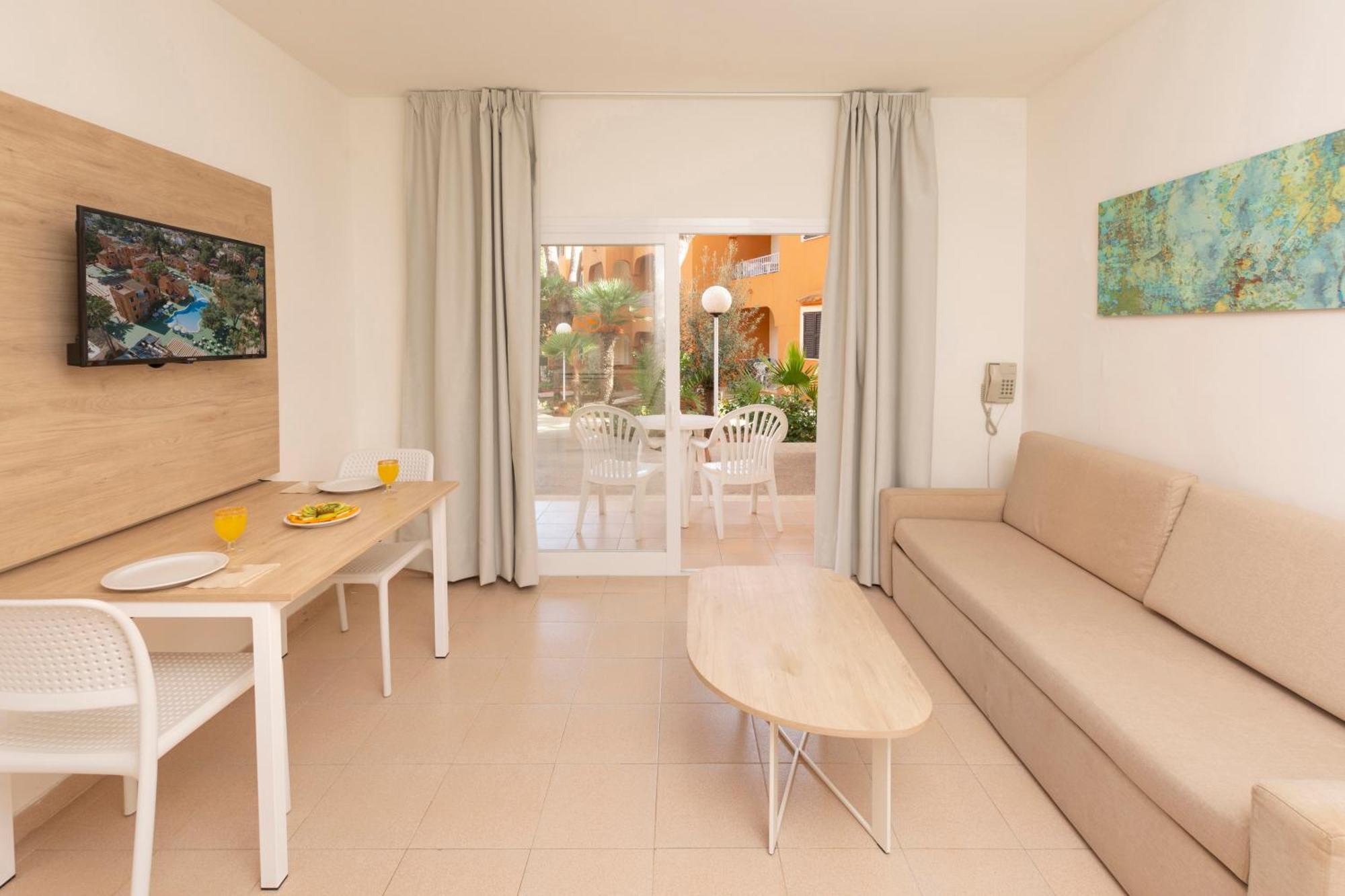 Apartamento de 1 dormitorio con vistas a la piscina